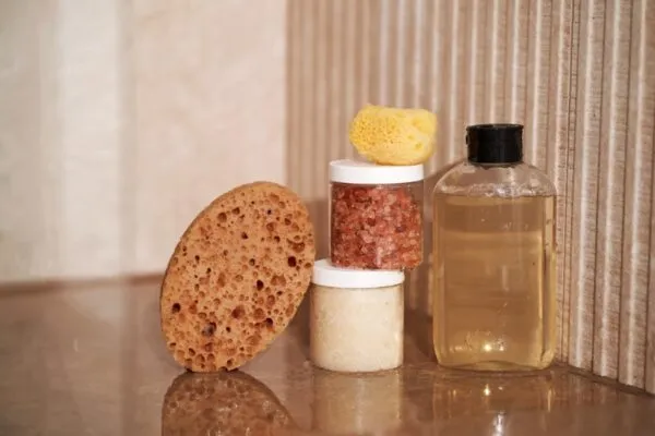 Zdjęcie Jak używać olejku pod prysznic? Sekret nawilżonej skóry