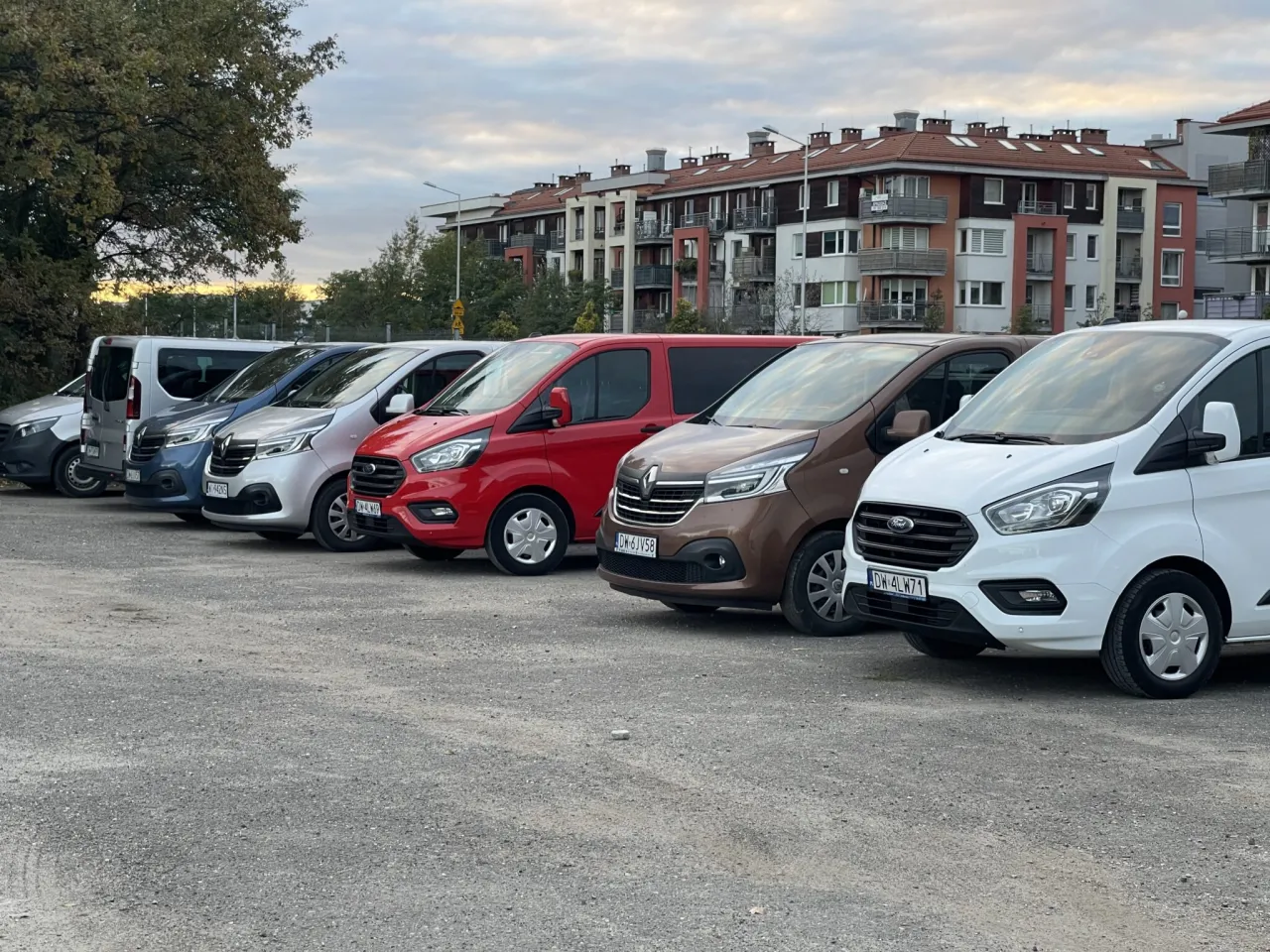 Zdjęcie Ile kosztuje wynajem busa? Sprawdź ceny i ukryte koszty