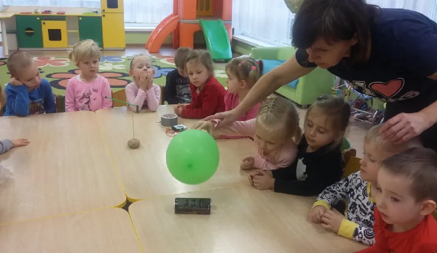Zdjęcie Eksperymenty z magnesem: 10 fascynujących doświadczeń dla dzieci