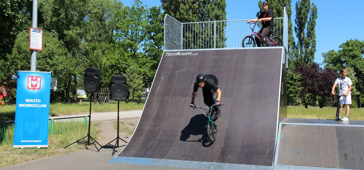 Zdjęcie Skatepark Inowrocław - idealne miejsce do ekstremalnych sportów