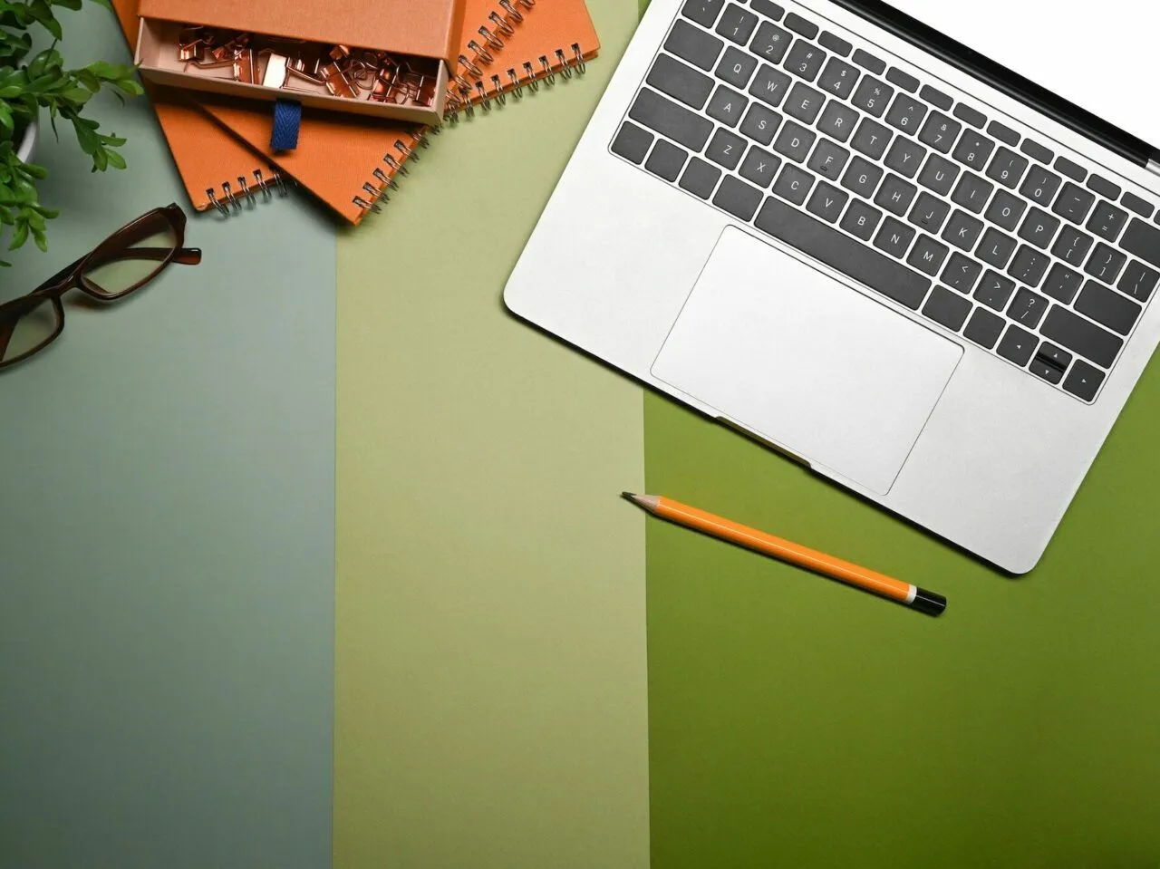 Zdjęcie Czym się różni notebook od laptopa? Odkryj kluczowe różnice