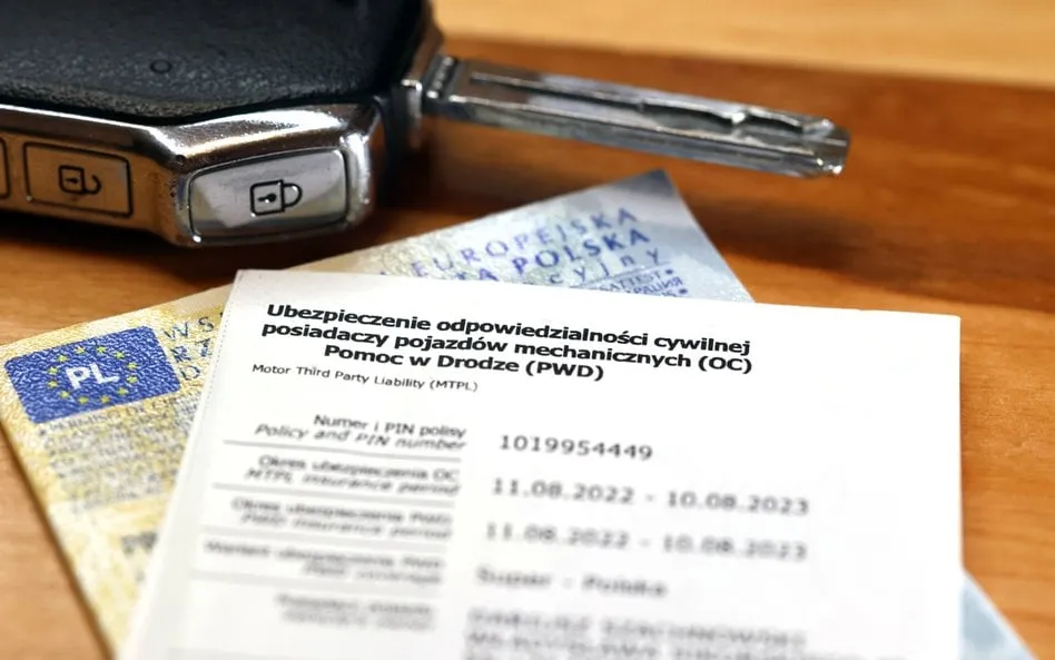 Zdjęcie Czy ubezpieczenie samochodu przechodzi na nowego właściciela? Sprawdź to!