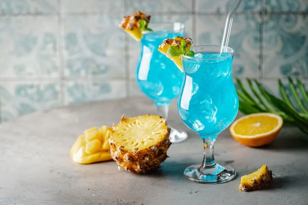 Zdjęcie Najlepsze przepisy na tropikalne drinki, które zachwycą Twoich gości