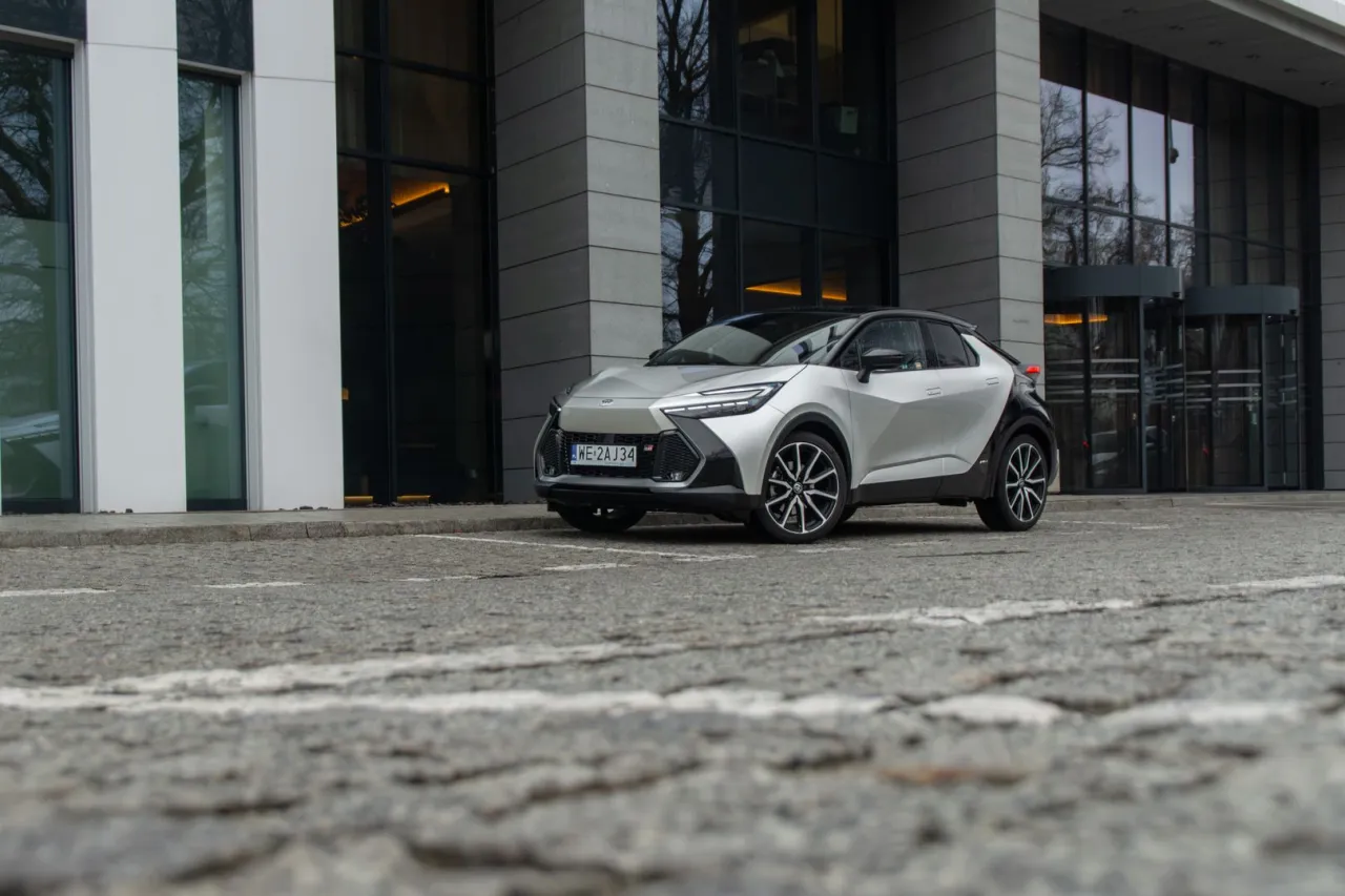 Zdjęcie Ile pali toyota c hr hybrid? Sprawdź zaskakujące wyniki spalania
