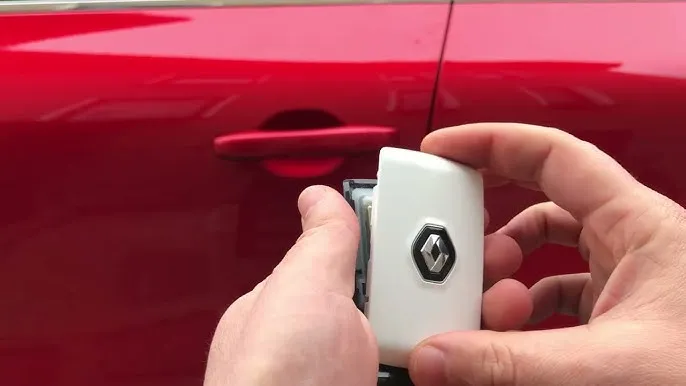 Zdjęcie Jak otworzyć Renault Scenic bez kluczyka - proste sposoby na awarię