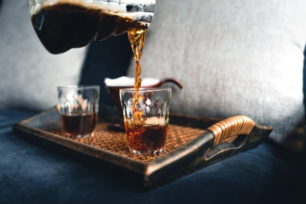Zdjęcie Jak pić rum z herbatą: 5 sekretów idealnego połączenia smaków