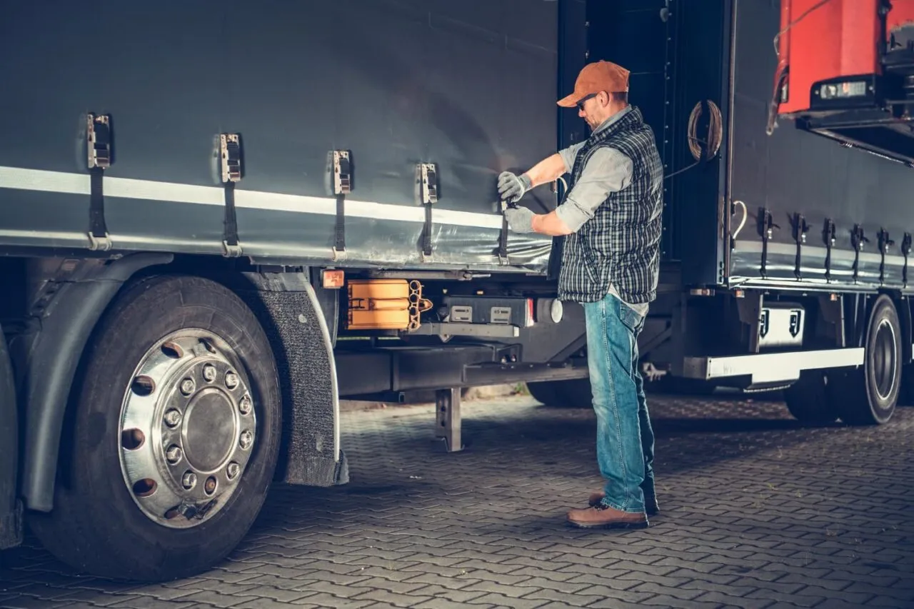 Zdjęcie Co to jest naczepa? Zrozumienie jej roli w transporcie to klucz