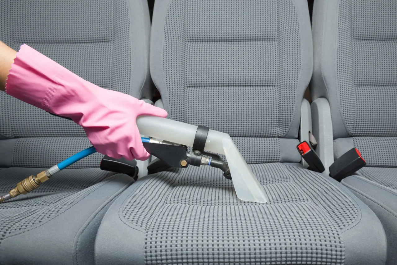 przygotowanie do czyszczenia siedzeń samochodowych narzędzia