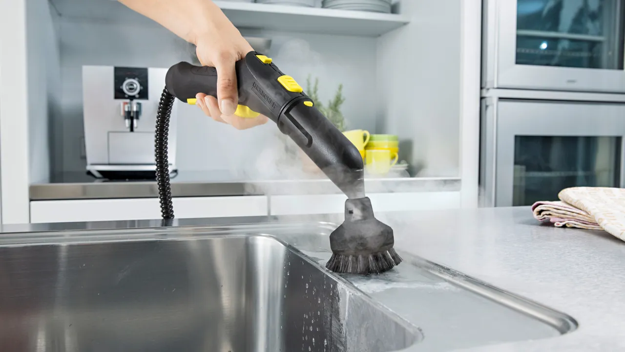 Czyszczenie łazienki parownicą kamień osady