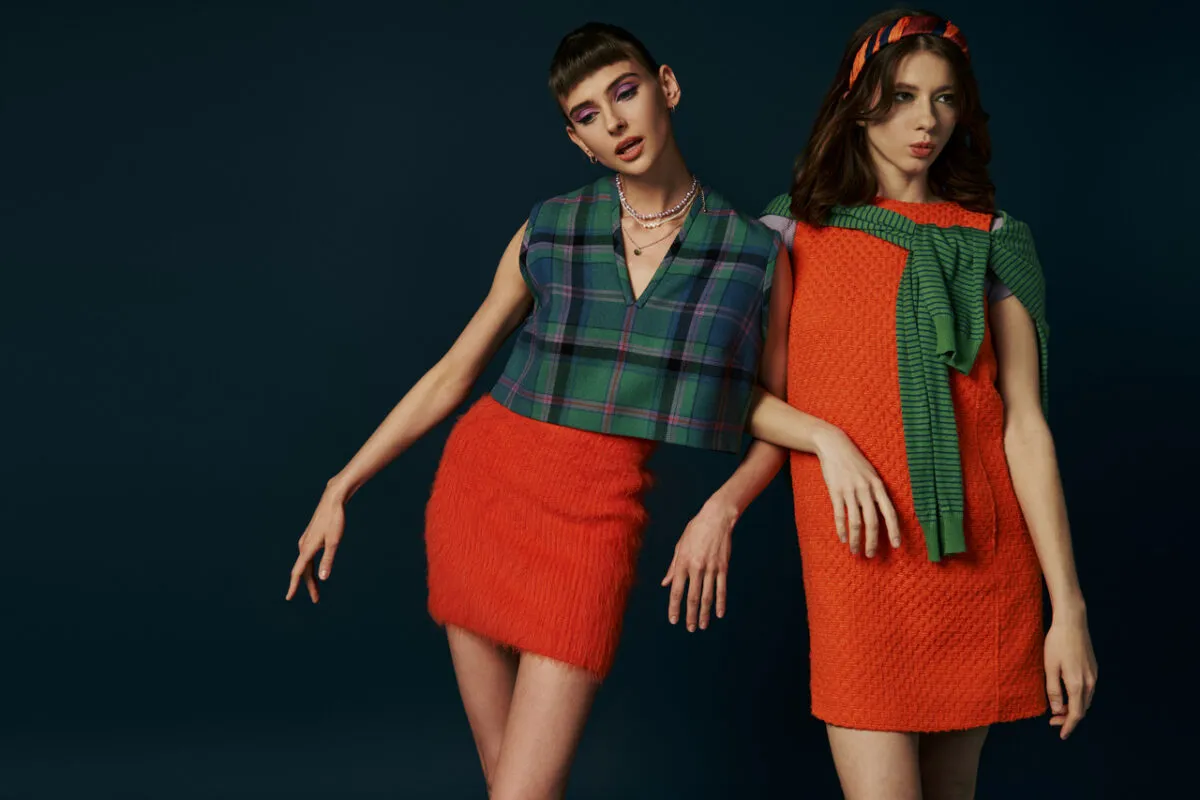 moda lata 60 sukienki mini geometryczne wzory