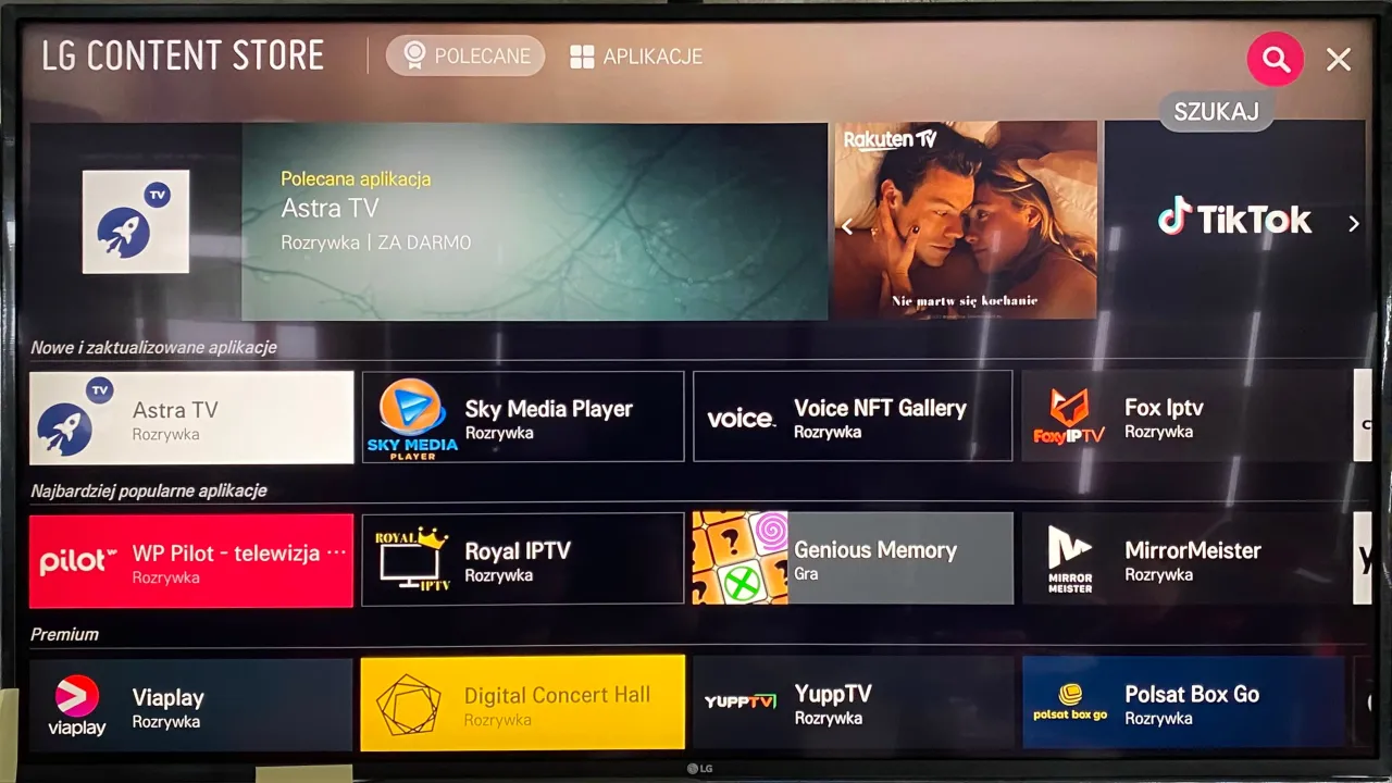 Ekran LG Content Store. Widoczne są aplikacje takie jak Astra TV, Sky Media Player, Voice NFT Gallery, Fox Iptv, WP Pilot, Royal IPTV, Genious Memory, MirrorMeister, ViaPlay, Digital Concert Hall, YuppTV, Polsat Box Go. Możesz tu łatwo dowiedzieć się, ...