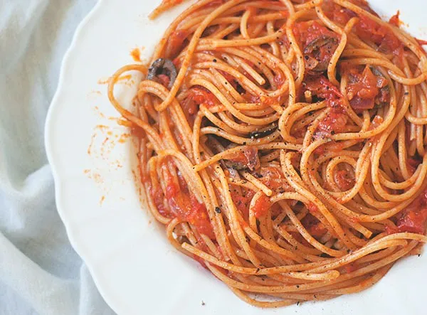 Składniki na wegańskie spaghetti Jadłonomia