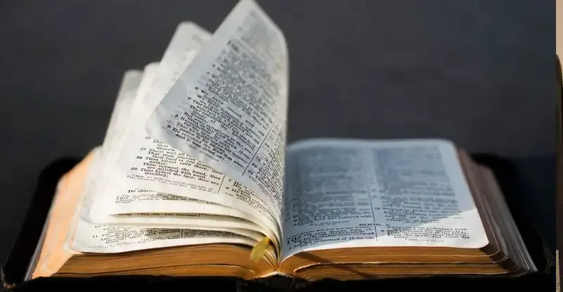 biblia otwarta, dekalog, drugie przykazanie