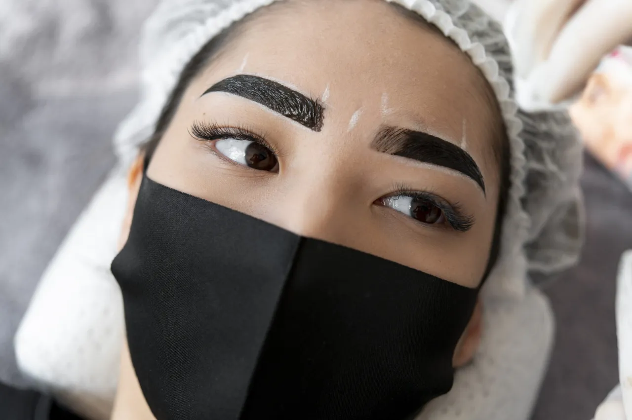 Nieudany makijaż permanentny efekty domowych metod