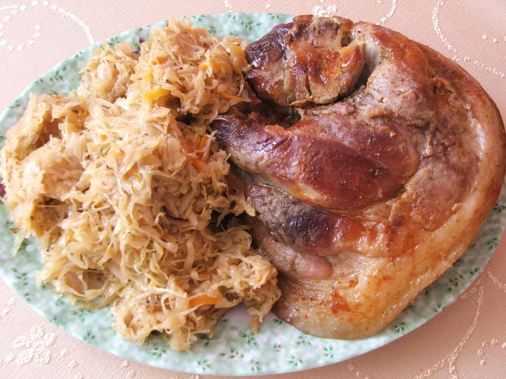 kapusta zasmażana i duszona do golonki