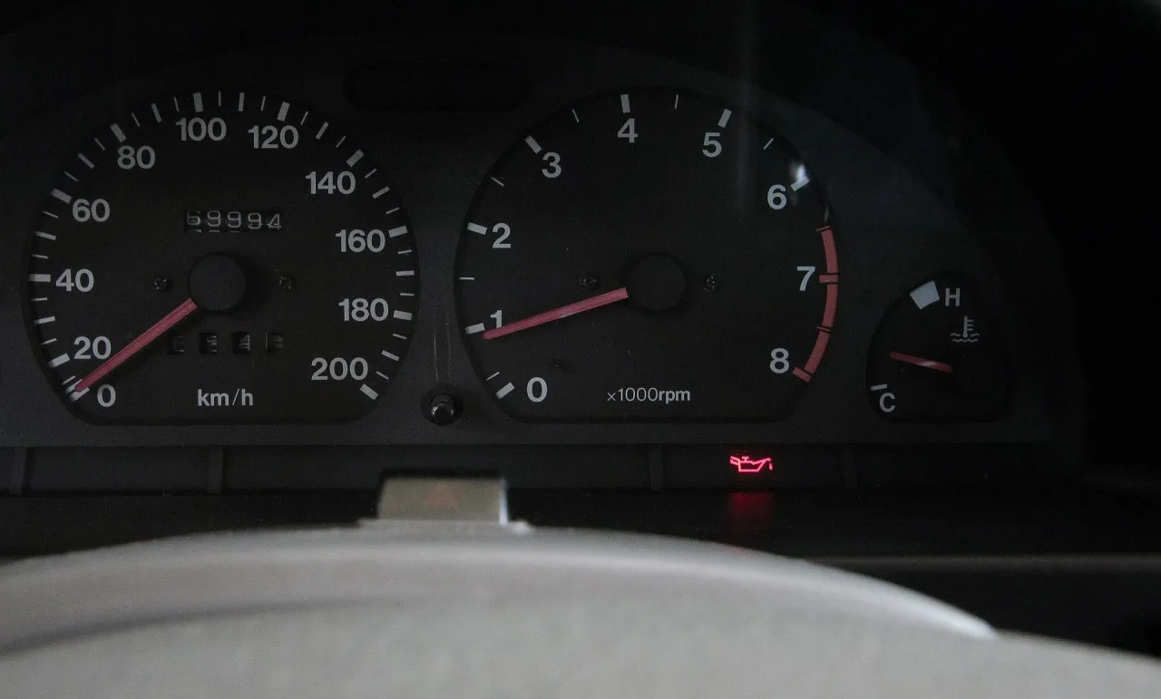 objawy zatarcia silnika diesla deska rozdzielcza dym