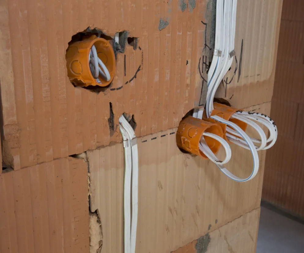 elektryk wycenia instalację elektryczną dom