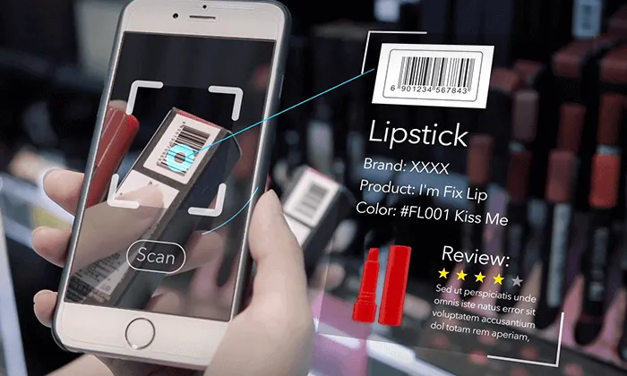 Smartphone mit Kosmetik App scannt Produkt Barcode