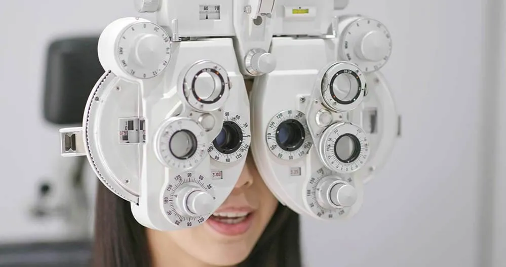 profesjonalne badanie wzroku w gabinecie okulistycznym