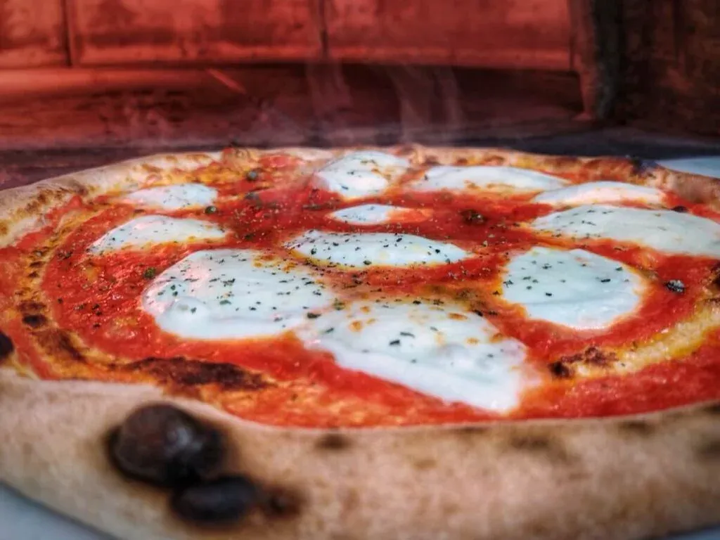 Pizza neapolitańska z mąki 00, elastyczne ciasto na pizzę