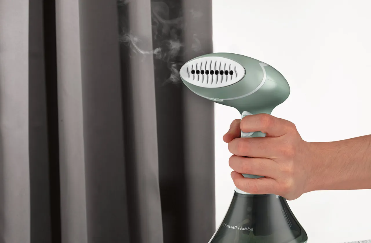 Prasowanie delikatnych firan z haftem parownicą