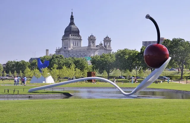 Berühmte Pop-Art-Skulpturen im Detail