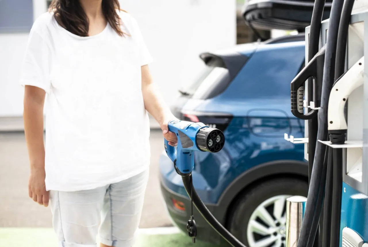Zdjęcie Samochód elektryczny ile przejedzie? Zasięg, porównania i sposoby na więcej kilometrów
