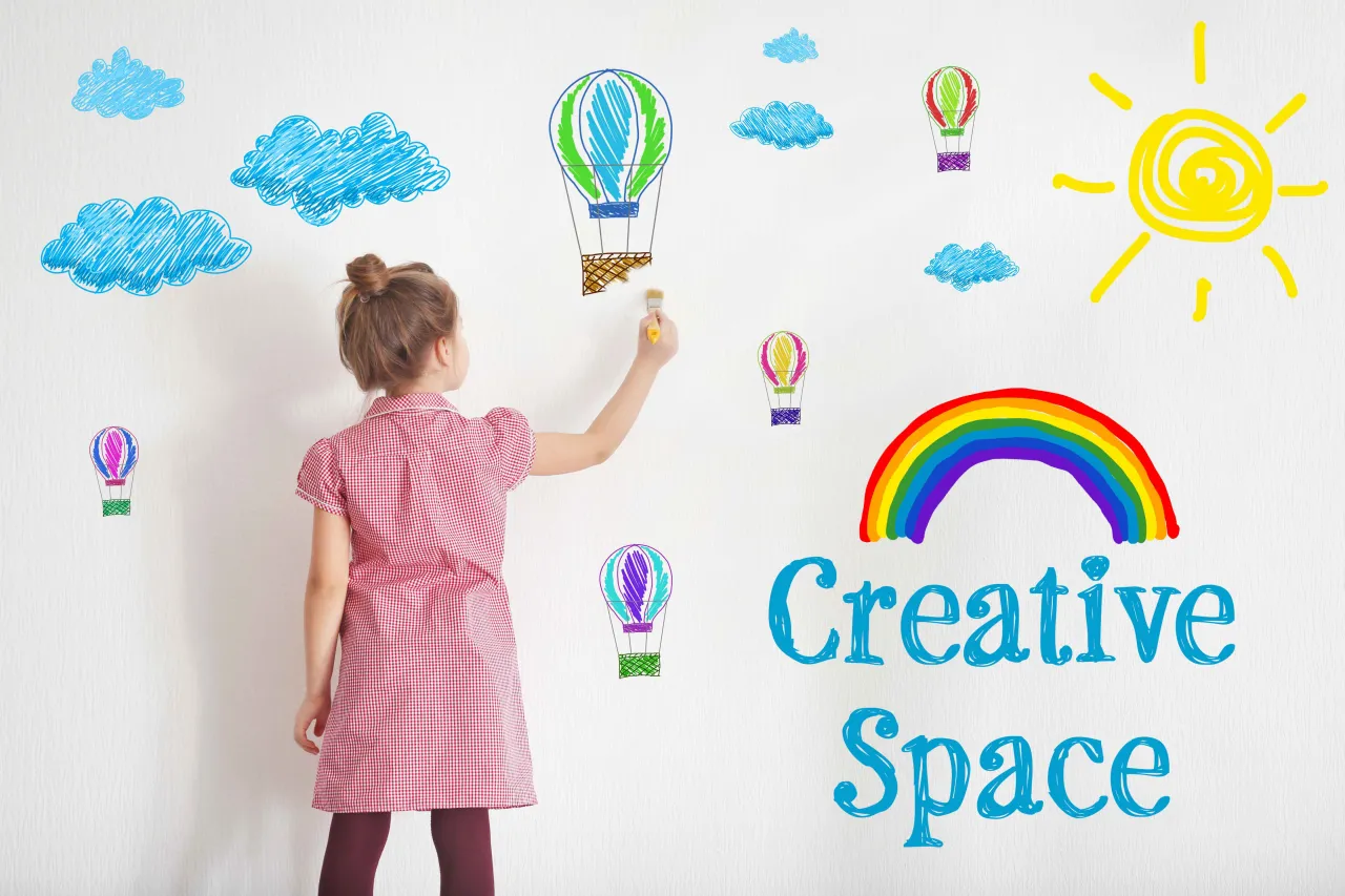 Szkic tęczy na ścianie planowanie