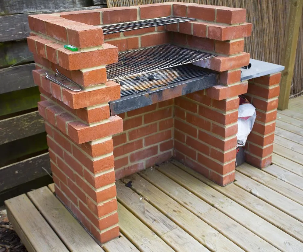 rodzaje cegieł i kamieni na grill murowany