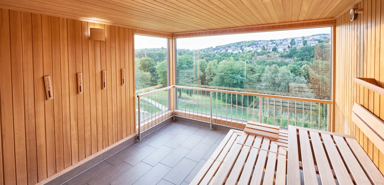 Oversum Winterberg Wellnessbereich Pool Sauna