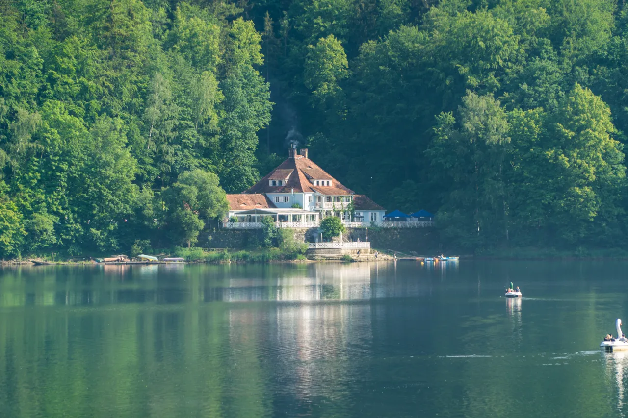 Jezioro Bystrzyckie Zamek Grodno domek