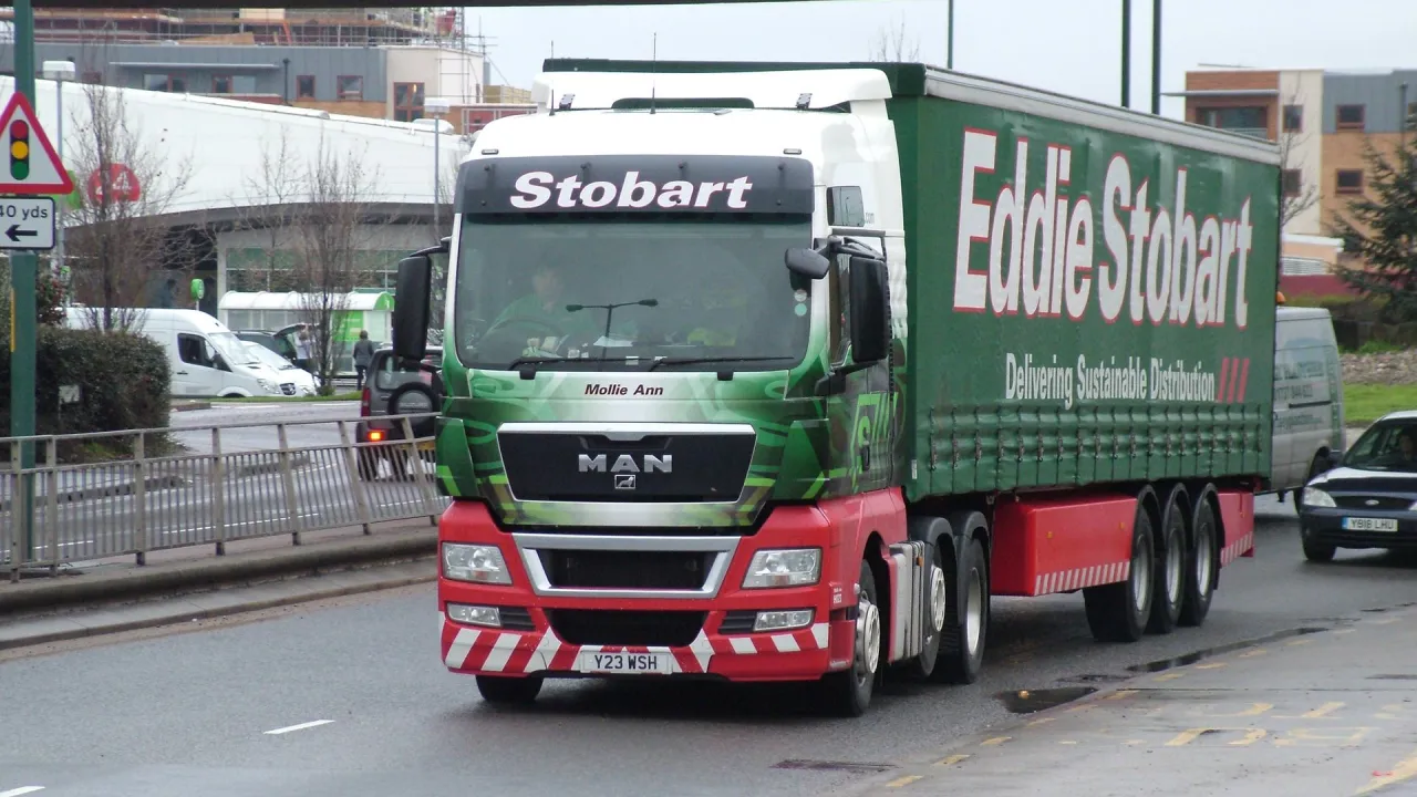 tabliczka z imieniem ciężar&oacute;wki Eddie Stobart