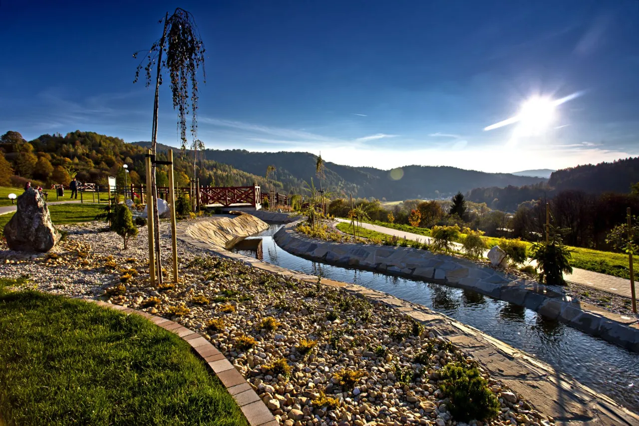 Muszyna Zdr&oacute;j Ogrody Sensoryczne panorama