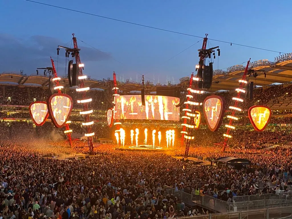 Ed Sheeran Mathematics Tour stage 360