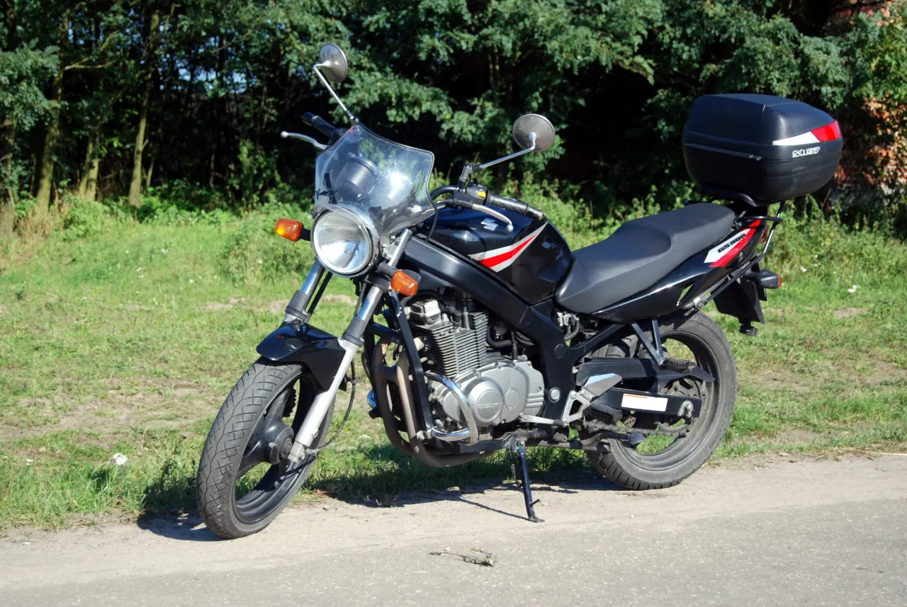 Suzuki GS 500E i GS 500F por&oacute;wnanie