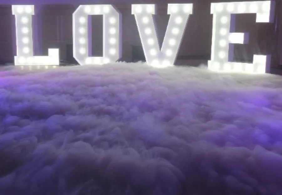 dodatkowe atrakcje wesele ciężki dym napis LOVE