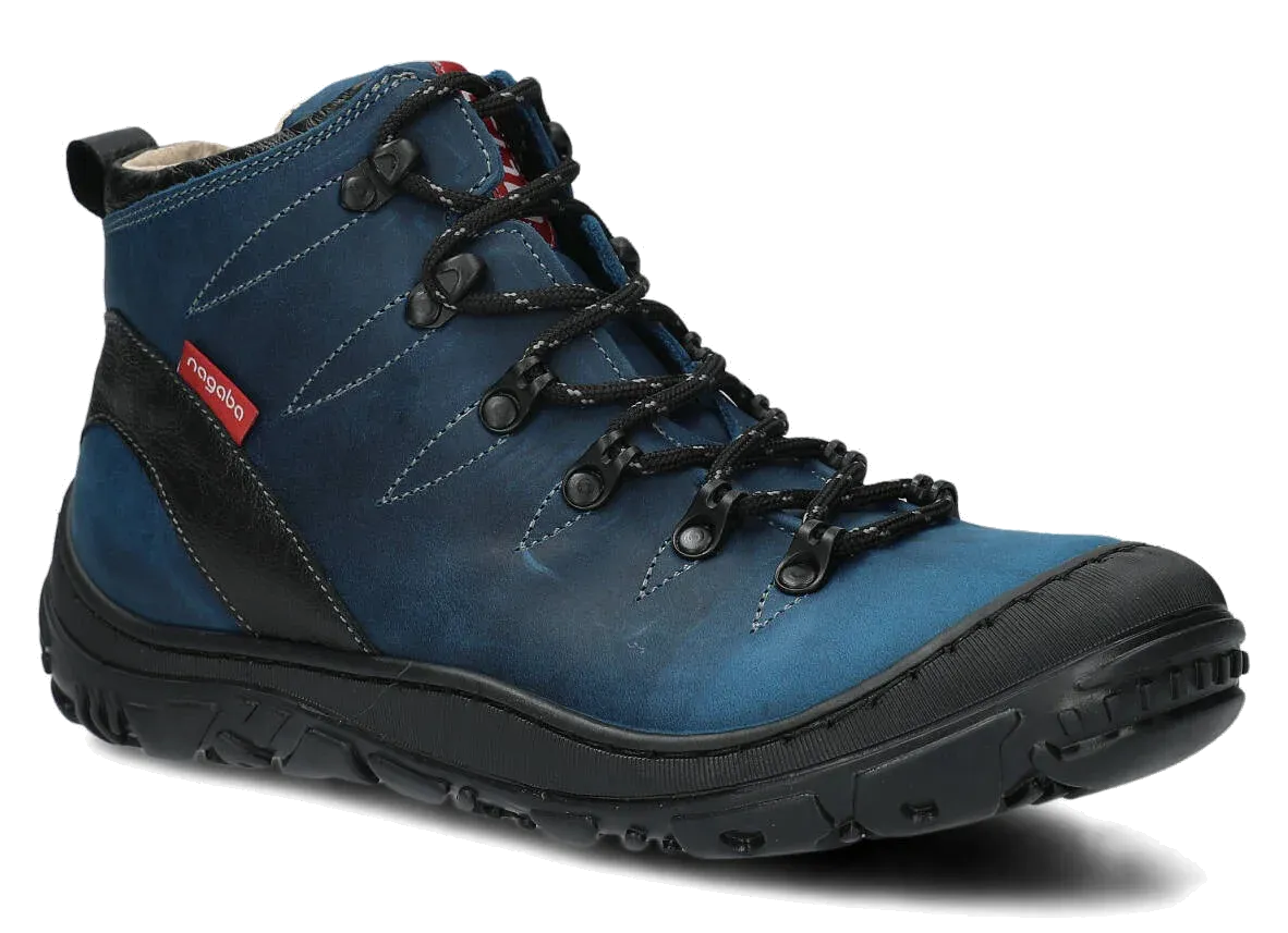 r&oacute;żne typy but&oacute;w g&oacute;rskich wysokie i niskie