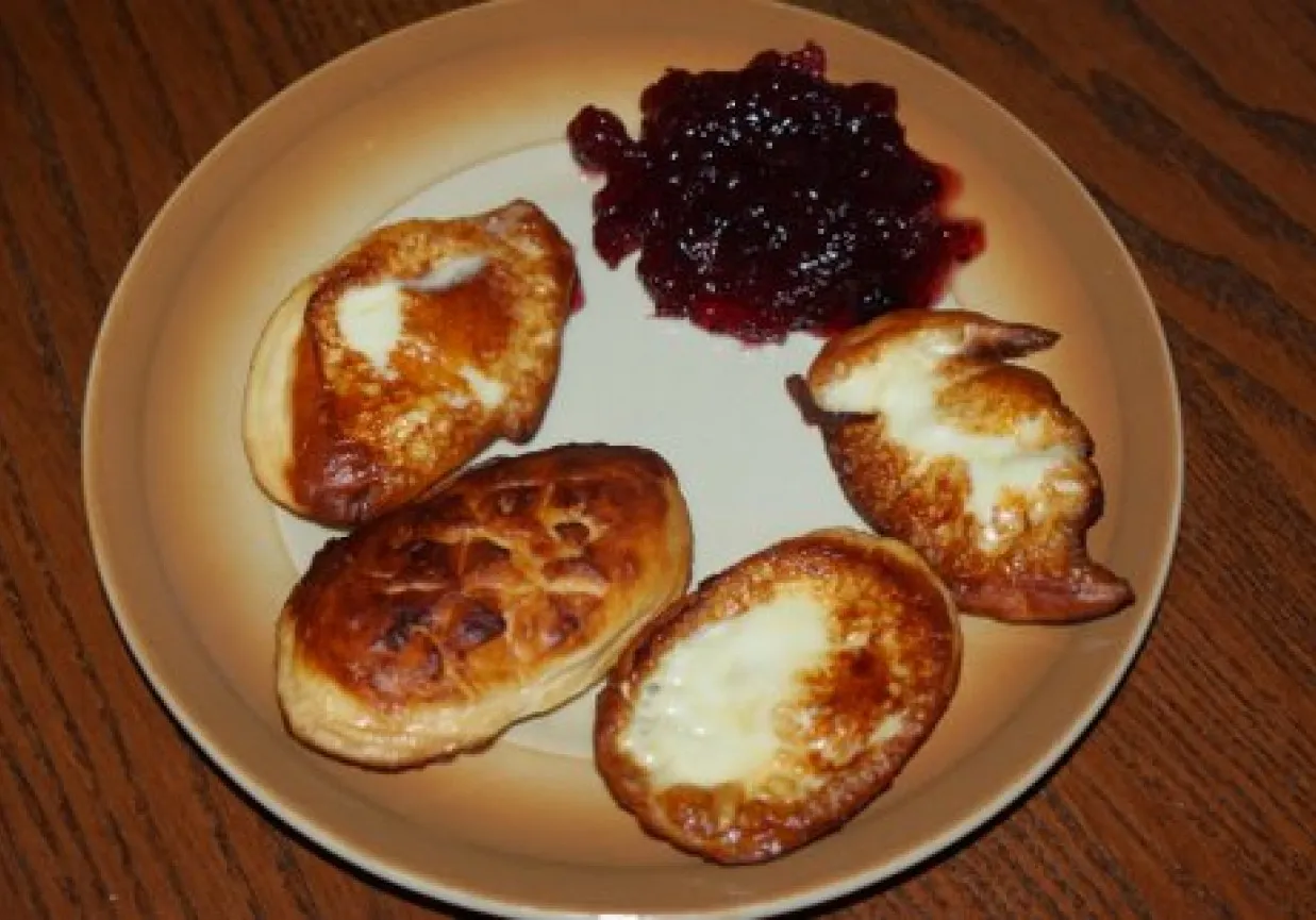 smażony oscypek na patelni tradycyjnej i grillowej