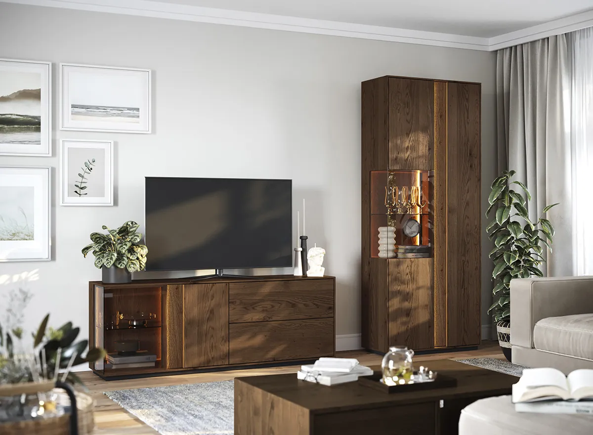 Ciemne drewniane meble w salonie z jasnymi ścianami