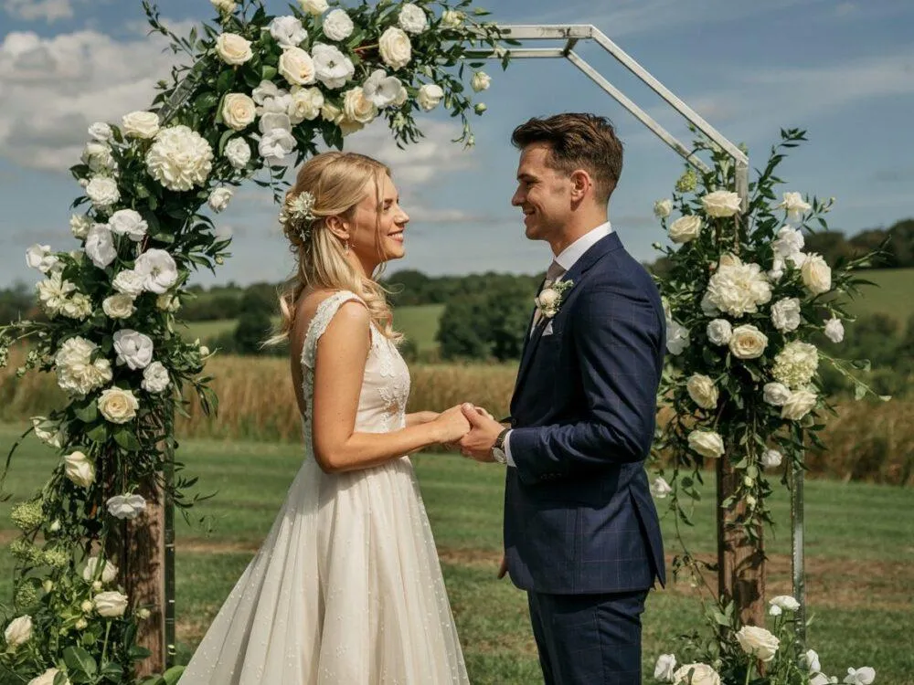 ślub cywilny w urzędzie i w plenerze por&oacute;wnanie