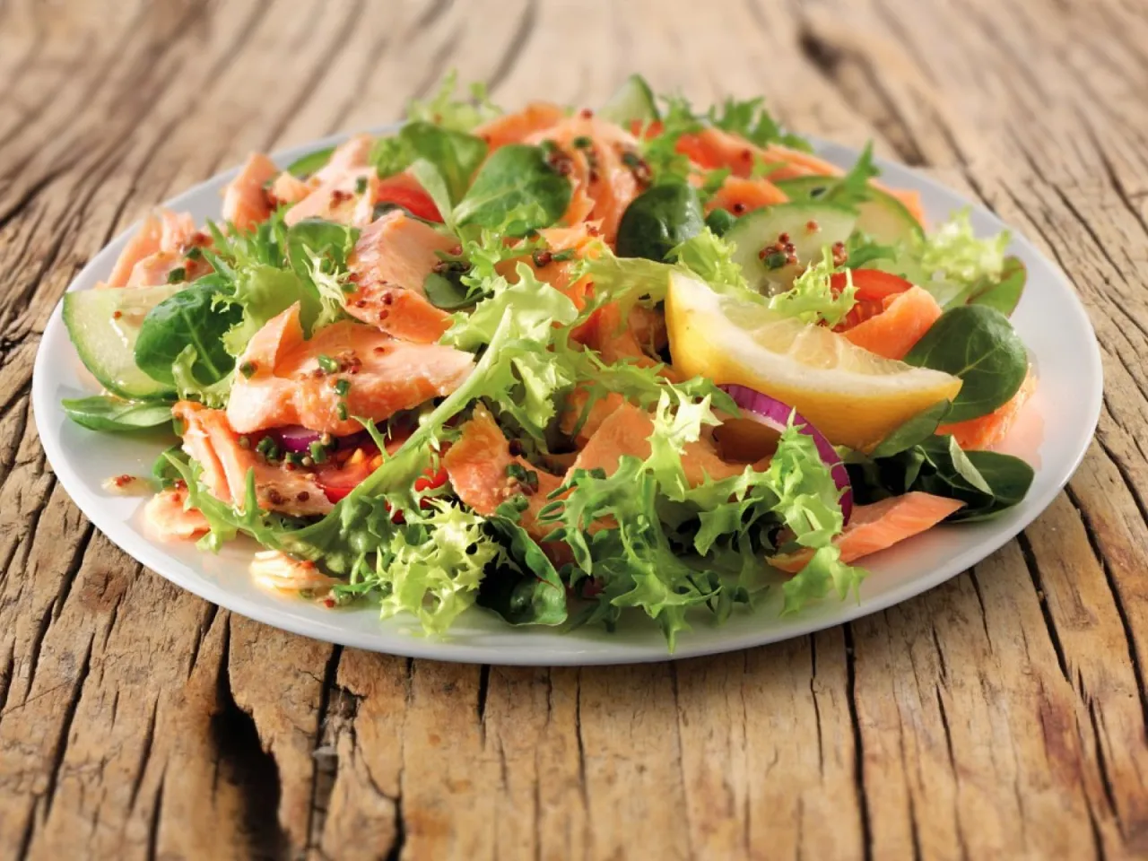 verschiedene Lachsarten f&uuml;r Salat