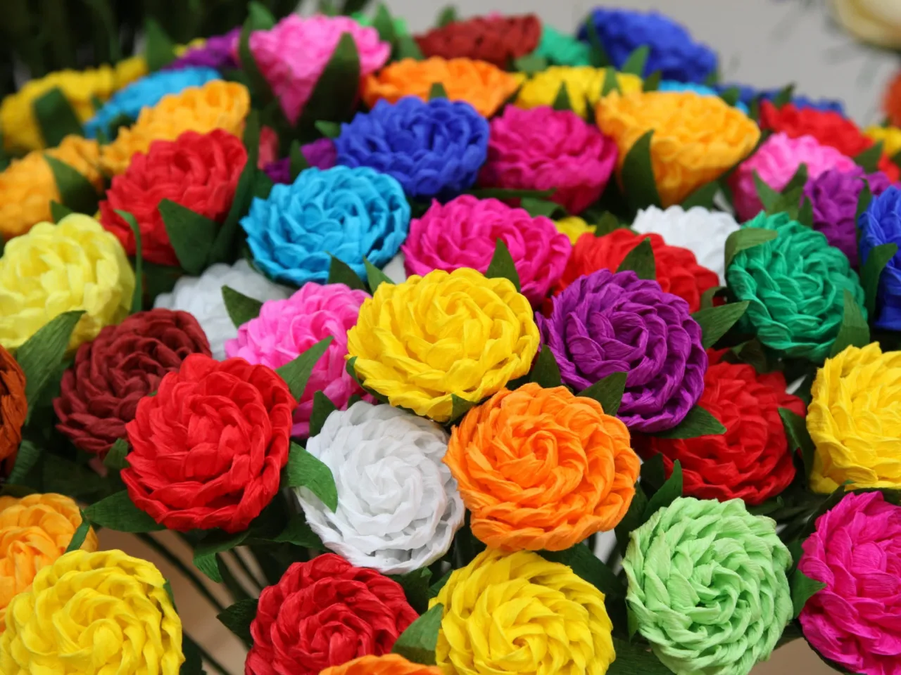 materiały do kwiat&oacute;w z bibuły