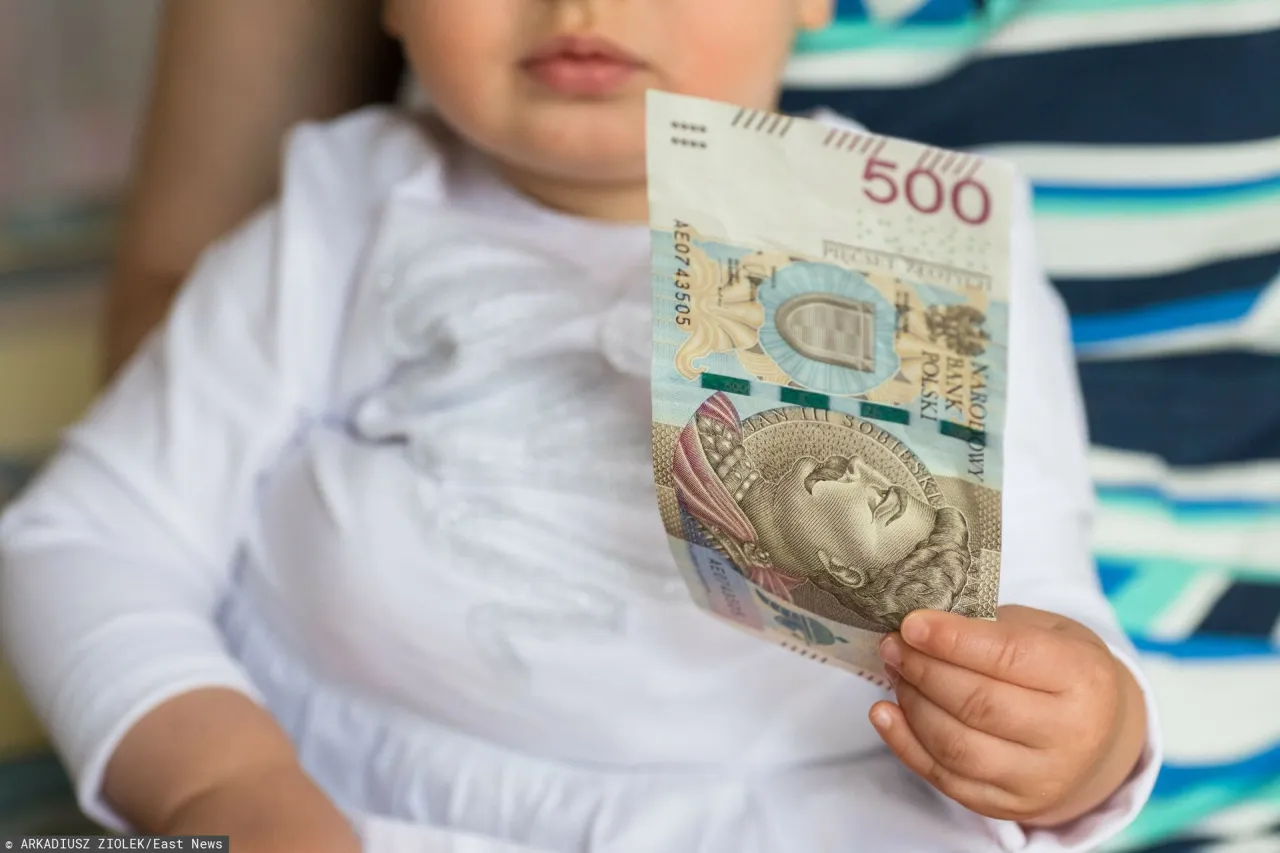 noworodek i polskie pieniądze