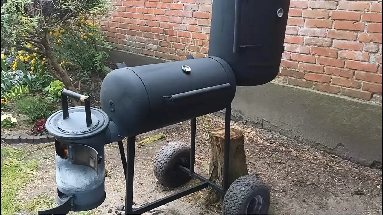 Przerobiony bojler na grill lub donicę