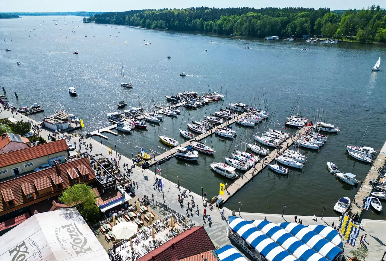 Mikołajki Wioska Żeglarska port jachty
