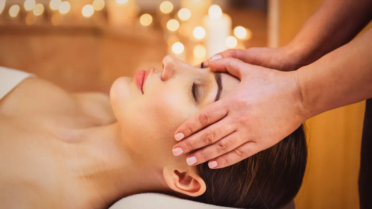 Schemat ukazujący korzyści fizyczne masażu: krążenie, mięśnie, odporność