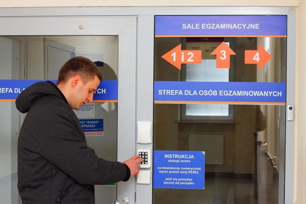 Zdjęcie Gdzie zapisać się na prawo jazdy: 3 sposoby krok po kroku