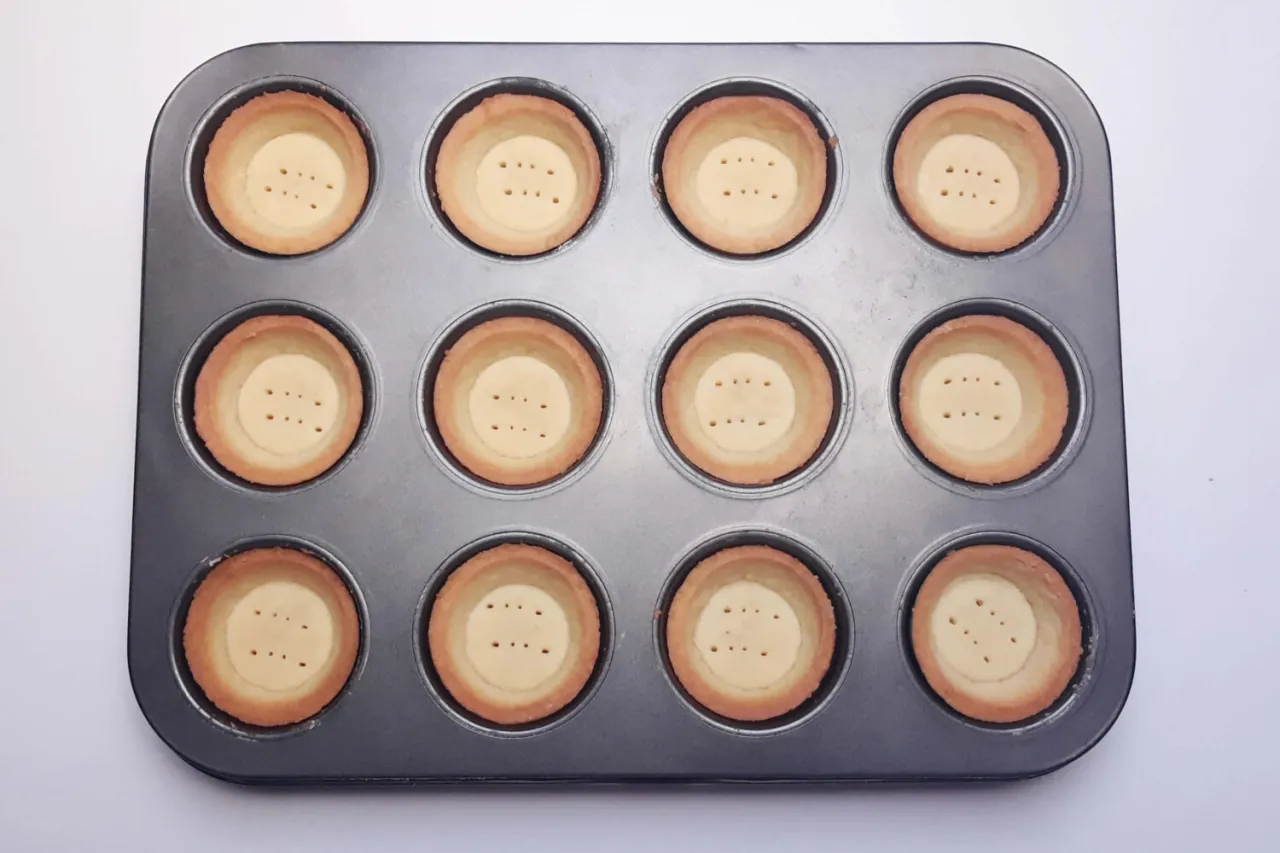 Pieczenie spod&oacute;w babeczek, studzenie babeczek