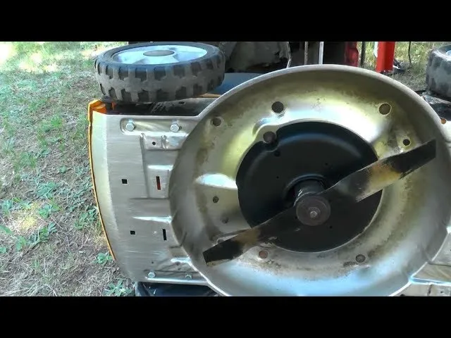 por&oacute;wnanie obud&oacute;w kosiarek: stal, aluminium, tworzywo