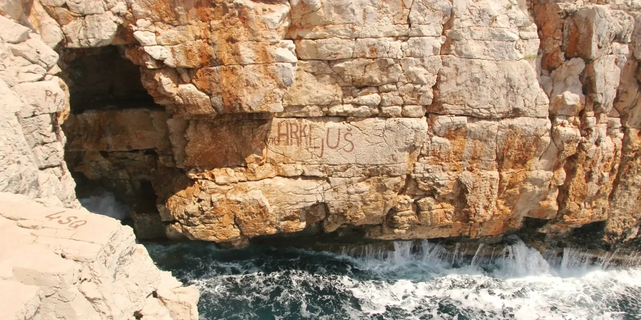 Jaskinia Biserujka wnętrze